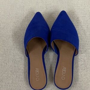 EUC Woman’s abound navy colored slip on flat shoes